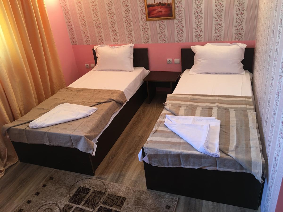 Hostel Denisa Bodzavásár Kültér fotó